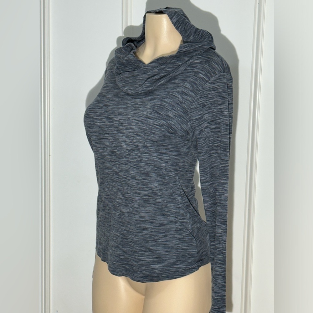 Columbia Hooded Long Sleeve
Gray Shirt Size Médium - Picture 2 of 4